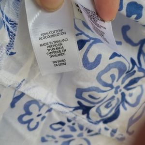 Very pretty, lightweight, tie front top